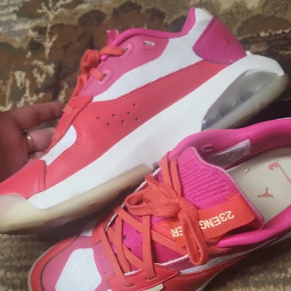 Jordan Athletic Shoes Pink and White - Picture 8 of 11